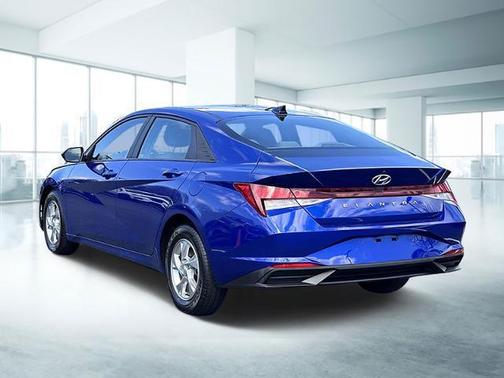 2022 Hyundai ELANTRA SE