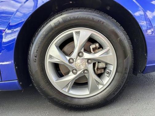 2022 Hyundai ELANTRA SE