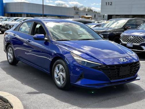 2022 Hyundai ELANTRA SE