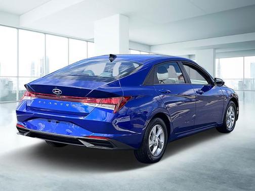 2022 Hyundai ELANTRA SE