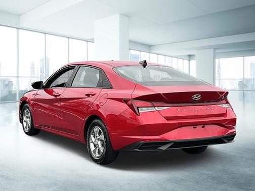 2022 Hyundai ELANTRA SE