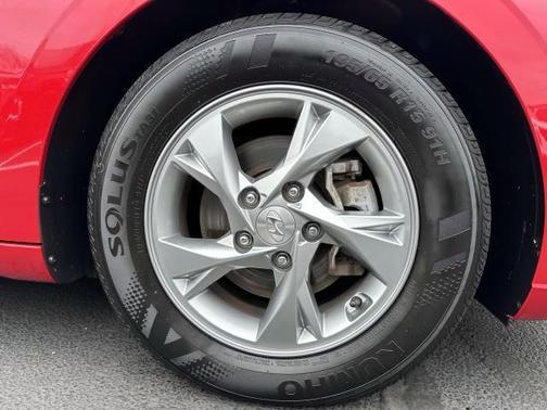 2022 Hyundai ELANTRA SE