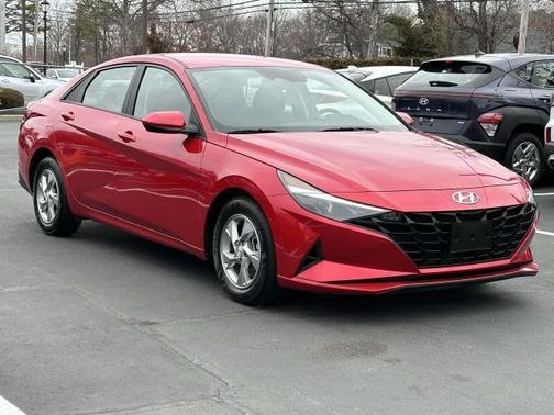 2022 Hyundai ELANTRA SE