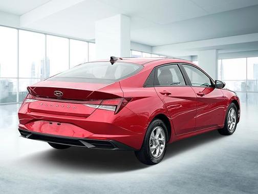 2022 Hyundai ELANTRA SE