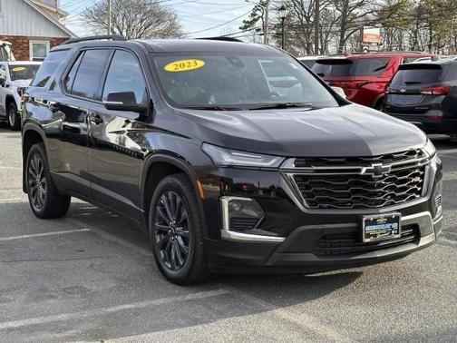 Mosaic Black Metallic 2023 Chevrolet Traverse RS