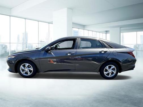 2022 Hyundai ELANTRA SE