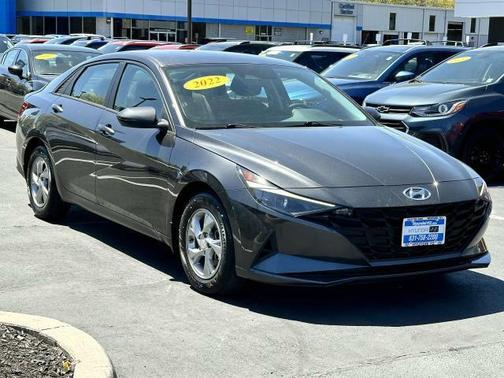 2022 Hyundai ELANTRA SE