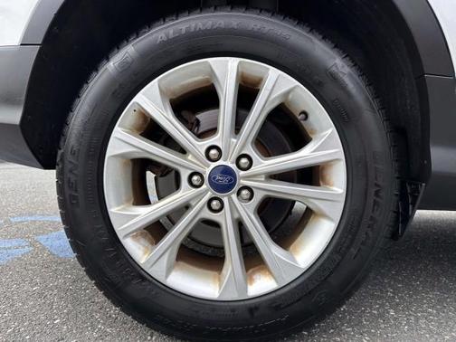Oxford White 2018 Ford Escape SE
