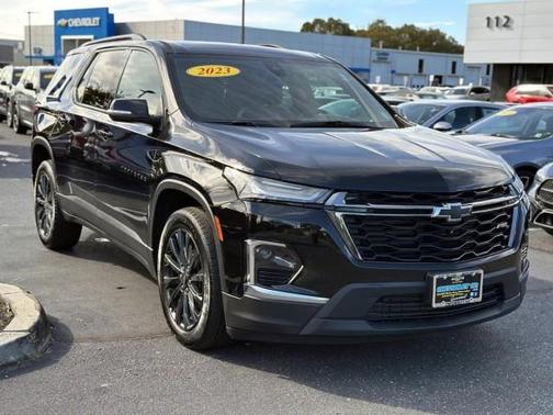 Mosaic Black Metallic 2023 Chevrolet Traverse RS