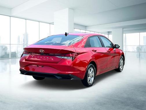 2022 Hyundai ELANTRA SE