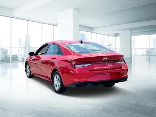 2022 Hyundai ELANTRA SE