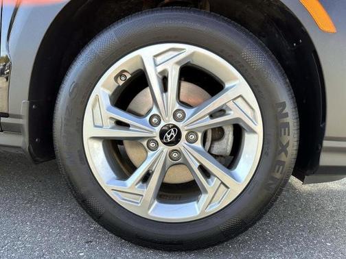 Abyss Black Pearl 2023 Hyundai KONA SEL