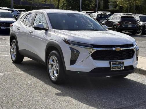 Summit White 2024 Chevrolet Trax LS