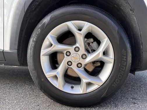 Summit White 2024 Chevrolet Trax LS