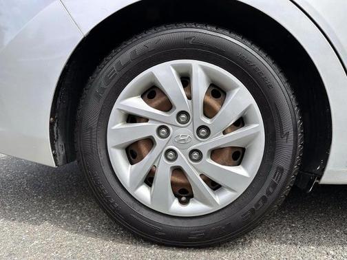 Symphony Silver 2017 Hyundai ELANTRA SE