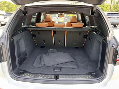 Mineral White Metallic 2024 BMW X3 xDrive30i