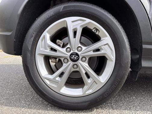 Gray 2023 Hyundai KONA SEL