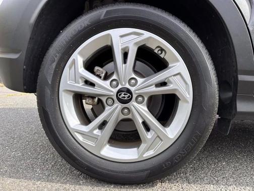 Gray 2023 Hyundai KONA SEL
