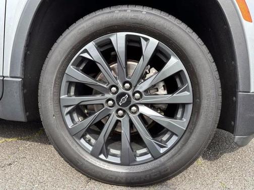 Sterling Gray Metallic 2023 Chevrolet Traverse RS