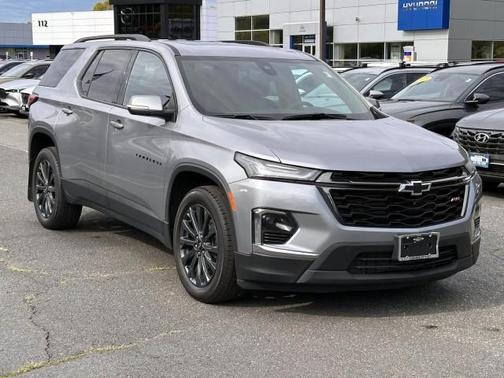 Sterling Gray Metallic 2023 Chevrolet Traverse RS