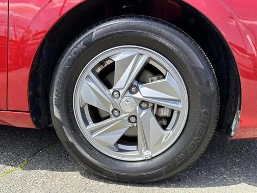 Red 2024 Hyundai ELANTRA SE