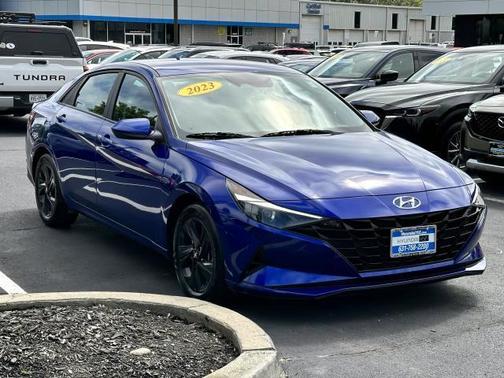 2023 Hyundai ELANTRA SEL