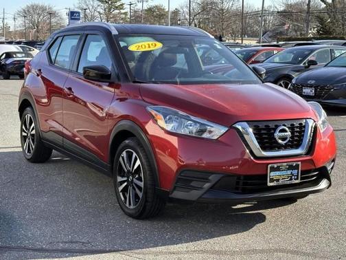 Cayenne Red / Super Black 2019 Nissan Kicks SV