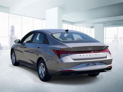 Metal 2023 Hyundai ELANTRA SE