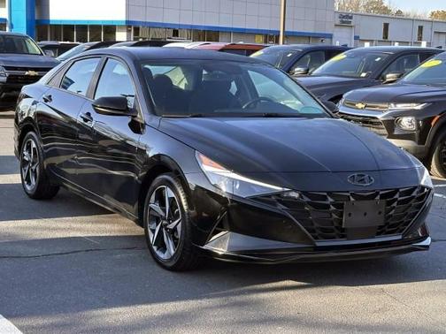 2023 Hyundai ELANTRA SEL