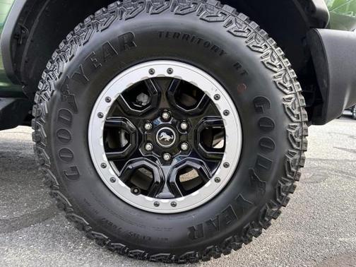 Eruption Green Metallic 2025 Ford Bronco Outer Banks