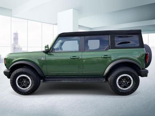 Eruption Green Metallic 2025 Ford Bronco Outer Banks