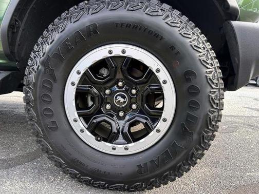 Eruption Green Metallic 2025 Ford Bronco Outer Banks
