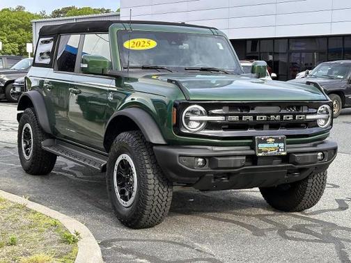 Eruption Green Metallic 2025 Ford Bronco Outer Banks