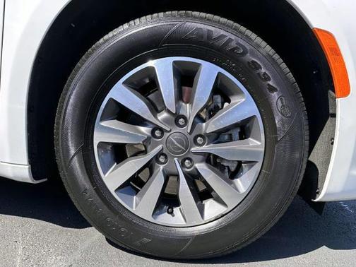2022 Chrysler Pacifica Hybrid Touring L