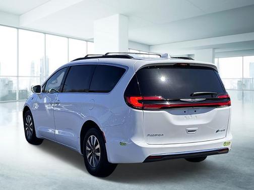 2022 Chrysler Pacifica Hybrid Touring L