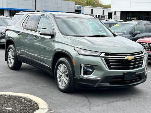 2022 Chevrolet Traverse LT Cloth