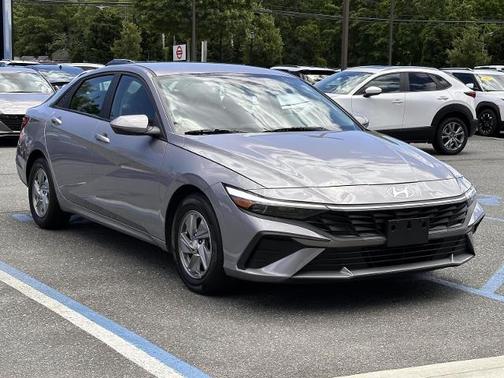Metal 2025 Hyundai ELANTRA SE