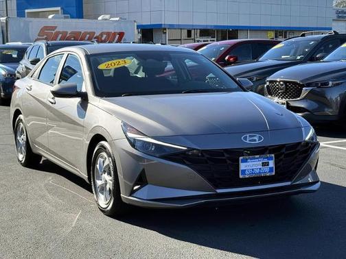 2023 Hyundai ELANTRA SE