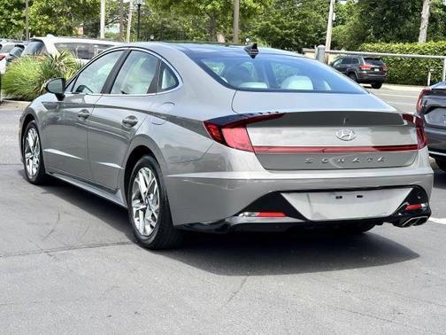 2022 Hyundai SONATA SEL