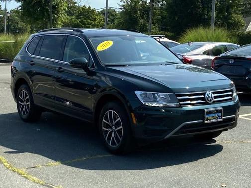 Photo 5 of 30 of 2019 Volkswagen Tiguan 2.0T SE