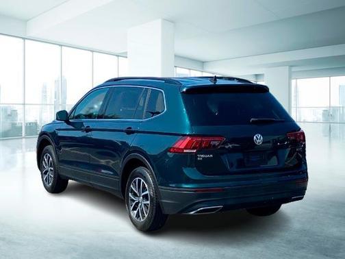 Photo 3 of 30 of 2019 Volkswagen Tiguan 2.0T SE