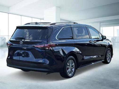 2022 Toyota Sienna XLE