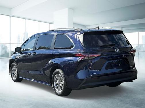 2022 Toyota Sienna XLE