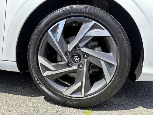 White 2025 Hyundai ELANTRA SEL Sport