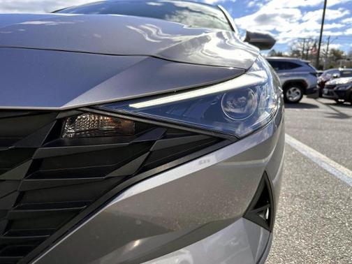 Metal 2023 Hyundai ELANTRA SE