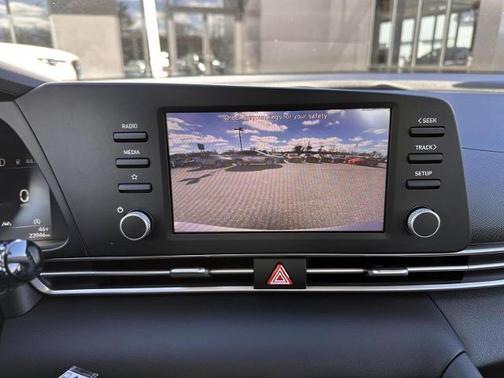 Metal 2023 Hyundai ELANTRA SE