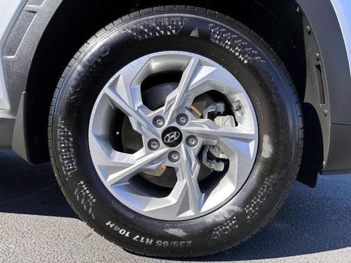2024 Hyundai TUCSON SE