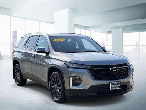 Sterling Gray Metallic 2023 Chevrolet Traverse RS