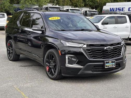 Mosaic Black Metallic 2024 Chevrolet Traverse Limited Premier