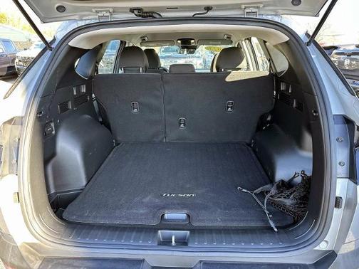 2023 Hyundai TUCSON SE